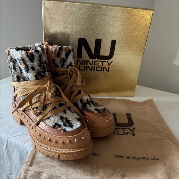 Women's Brown and Black Boots - Picture 3 of 14